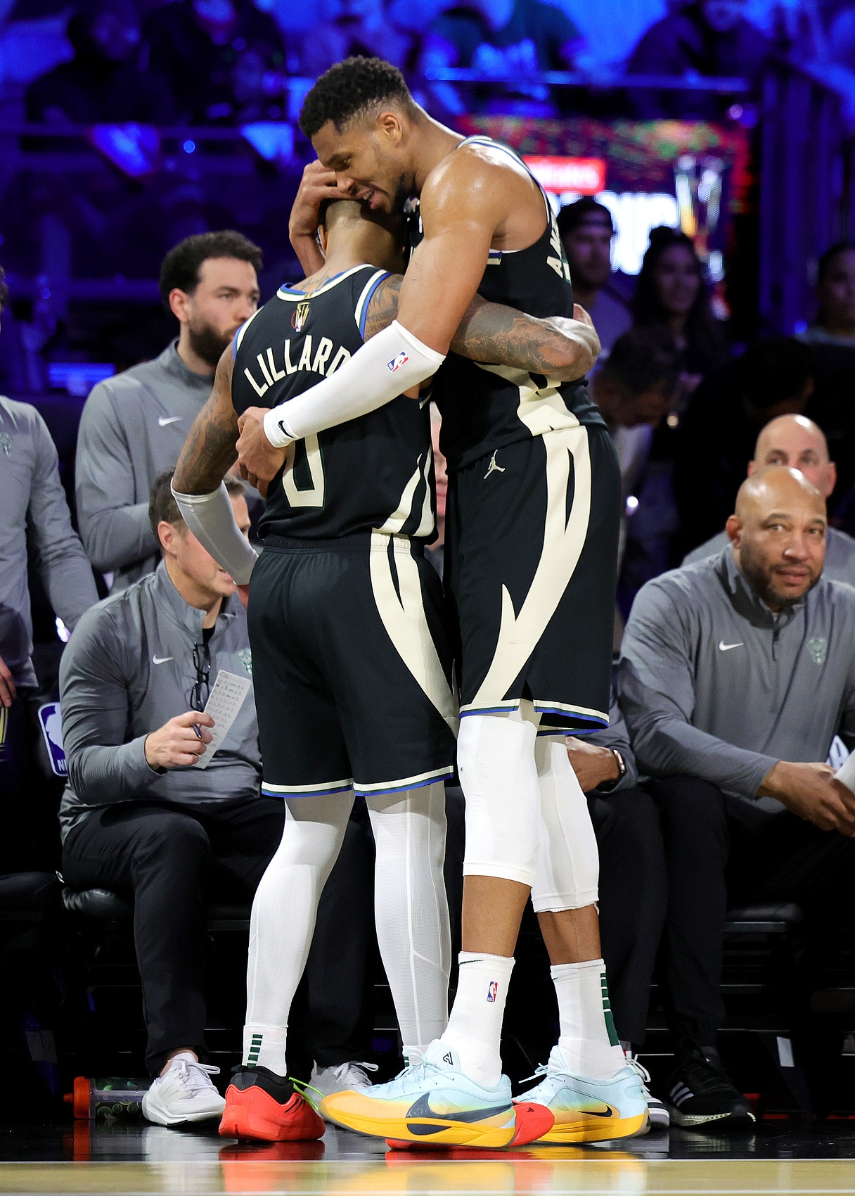 爱游戏入口包含密尔沃基雄鹿发布备战花絮；今晨队长鼓劲；欧篮联任务艰巨；资深球员宣示担当的词条